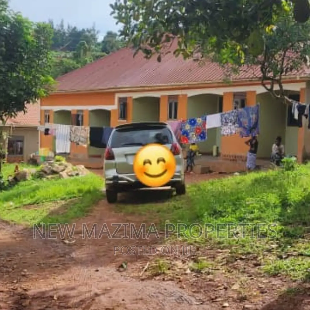 5bdrm House in Kitende Ntebe Rd, Central Division for sale
