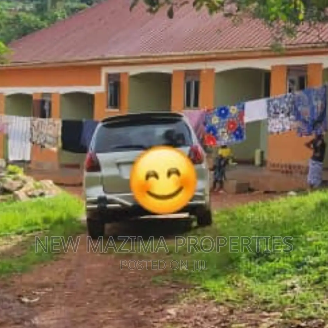 5bdrm House in Kitende Ntebe Rd, Central Division for sale