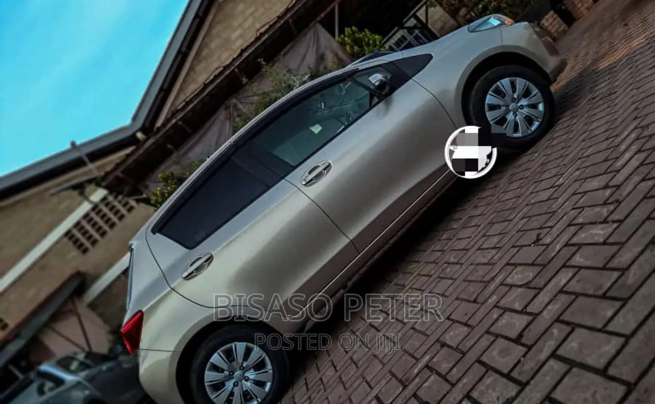 Toyota Vitz 1.3 AWD 3dr 2014 Gold