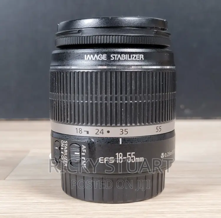 Canon Zoom Ef-S 18-55mm F3.5-5.6 IS Camera Lens