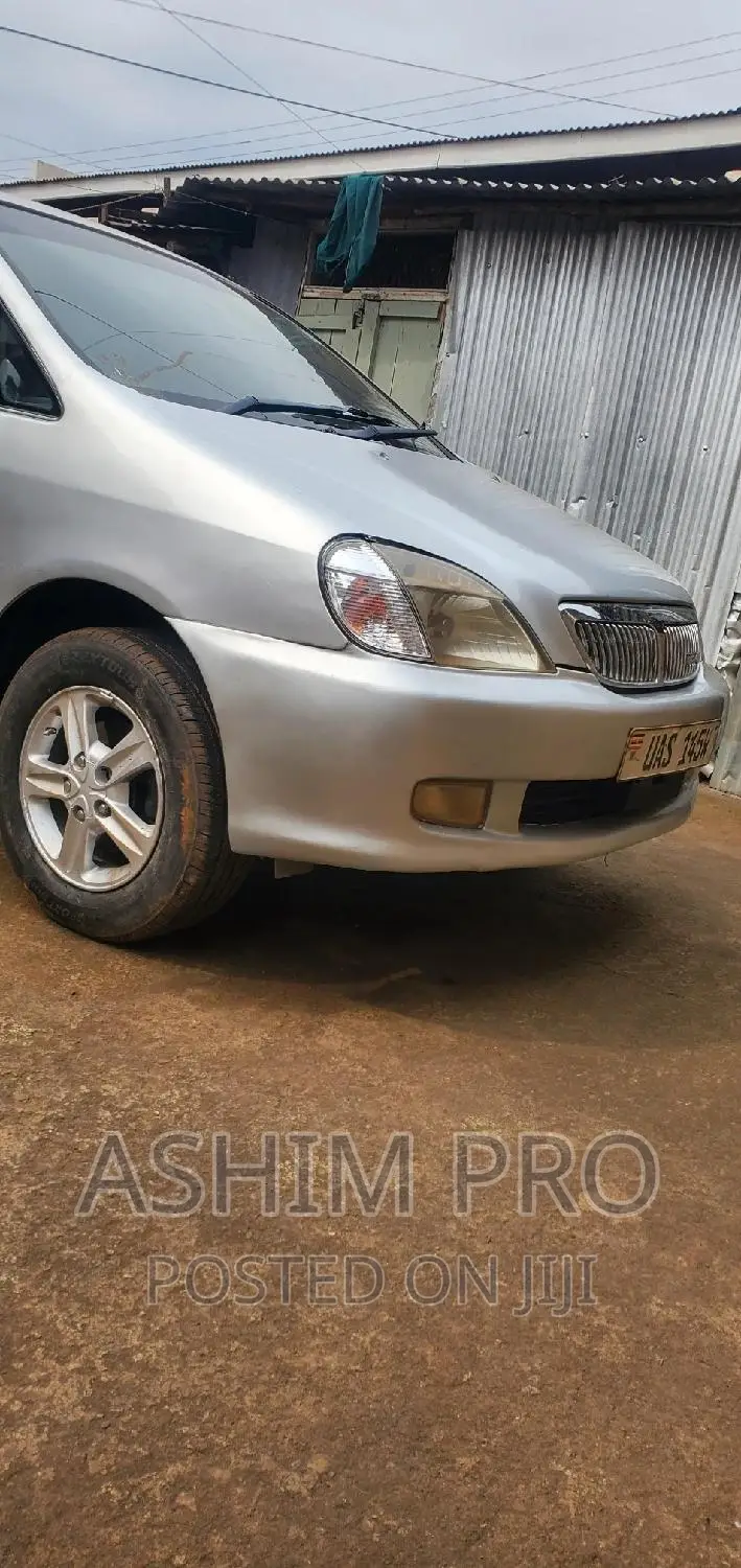 Toyota Nadia 2.0 150hp FWD 1999 Silver