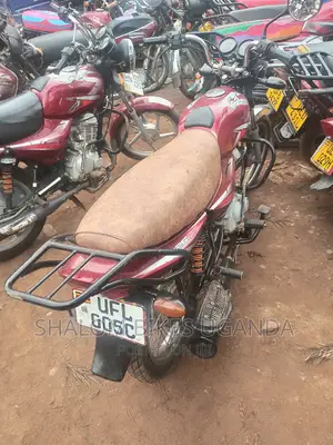 Bajaj Boxer 125 2022 Red