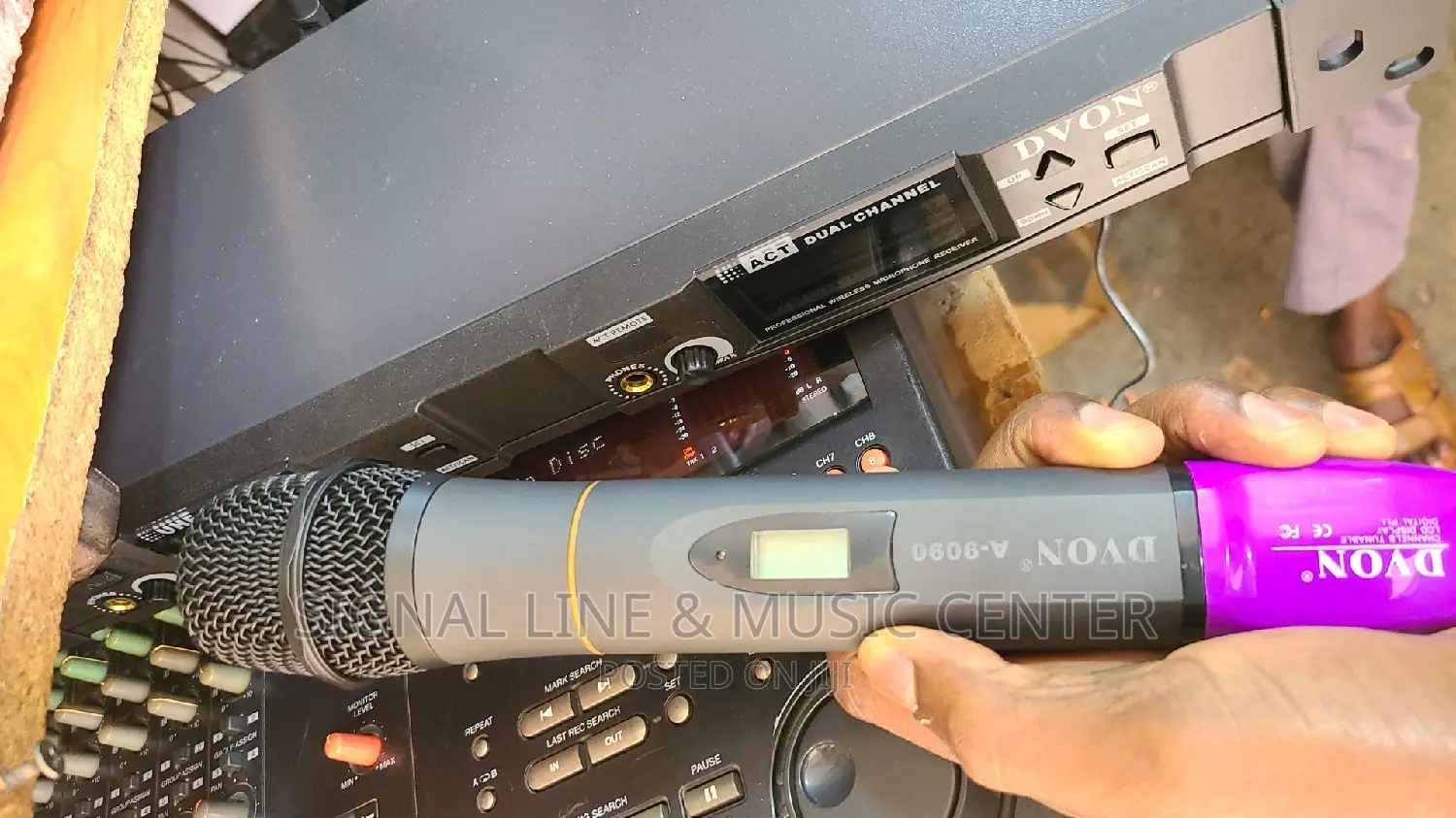 Dvon Wireless Microphone