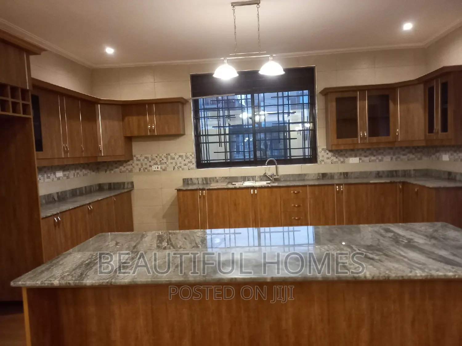 Furnished 6bdrm Mansion in Kyanja Corporate, Nakawa for sale