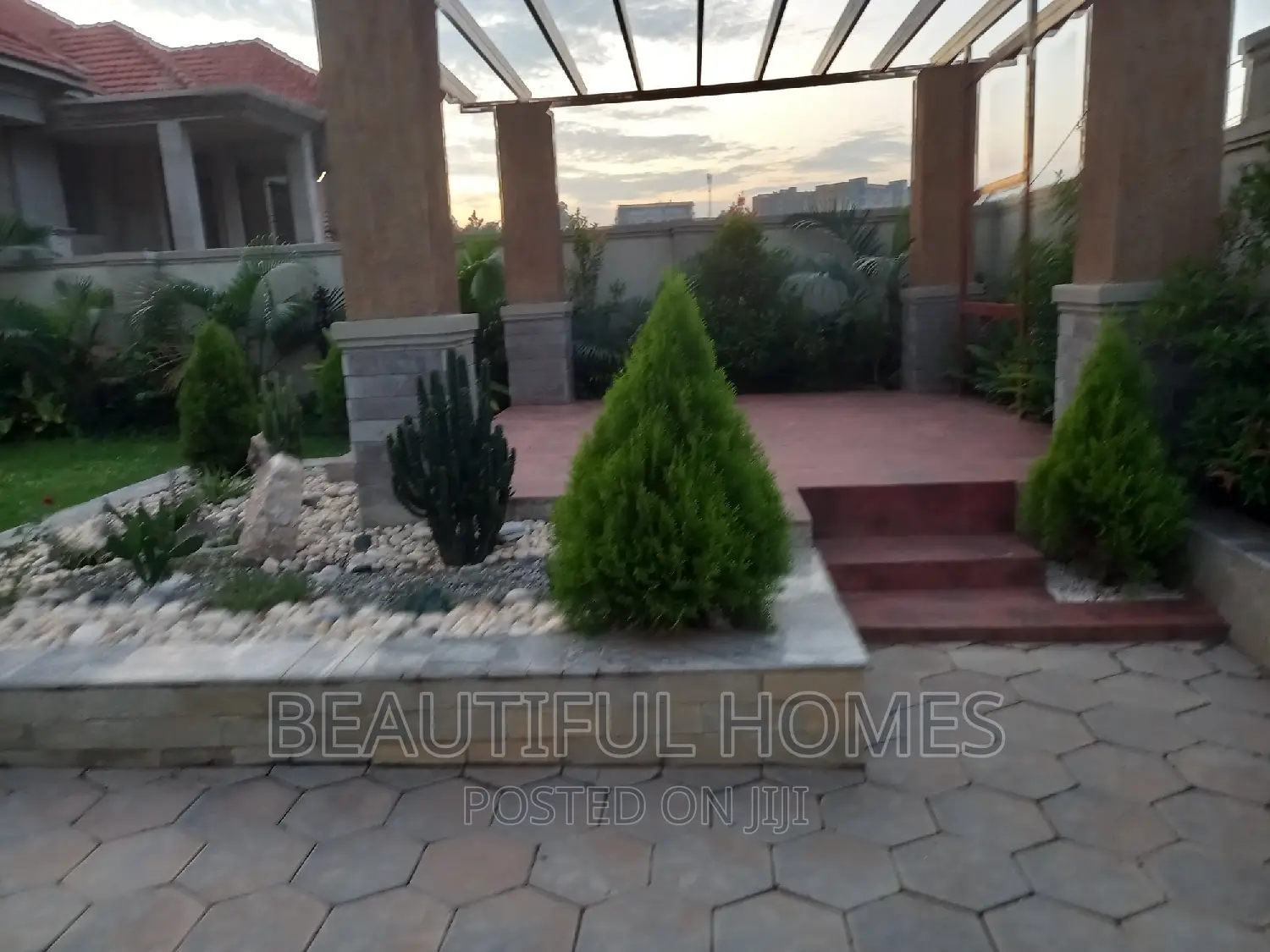 Furnished 6bdrm Duplex in Kyanja Rich, Nakawa for sale