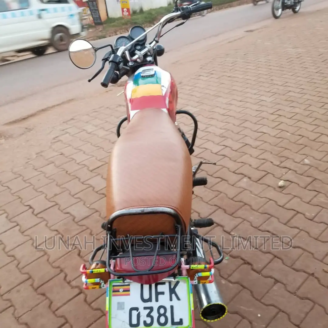 Bajaj Avenger 200 2023 Red