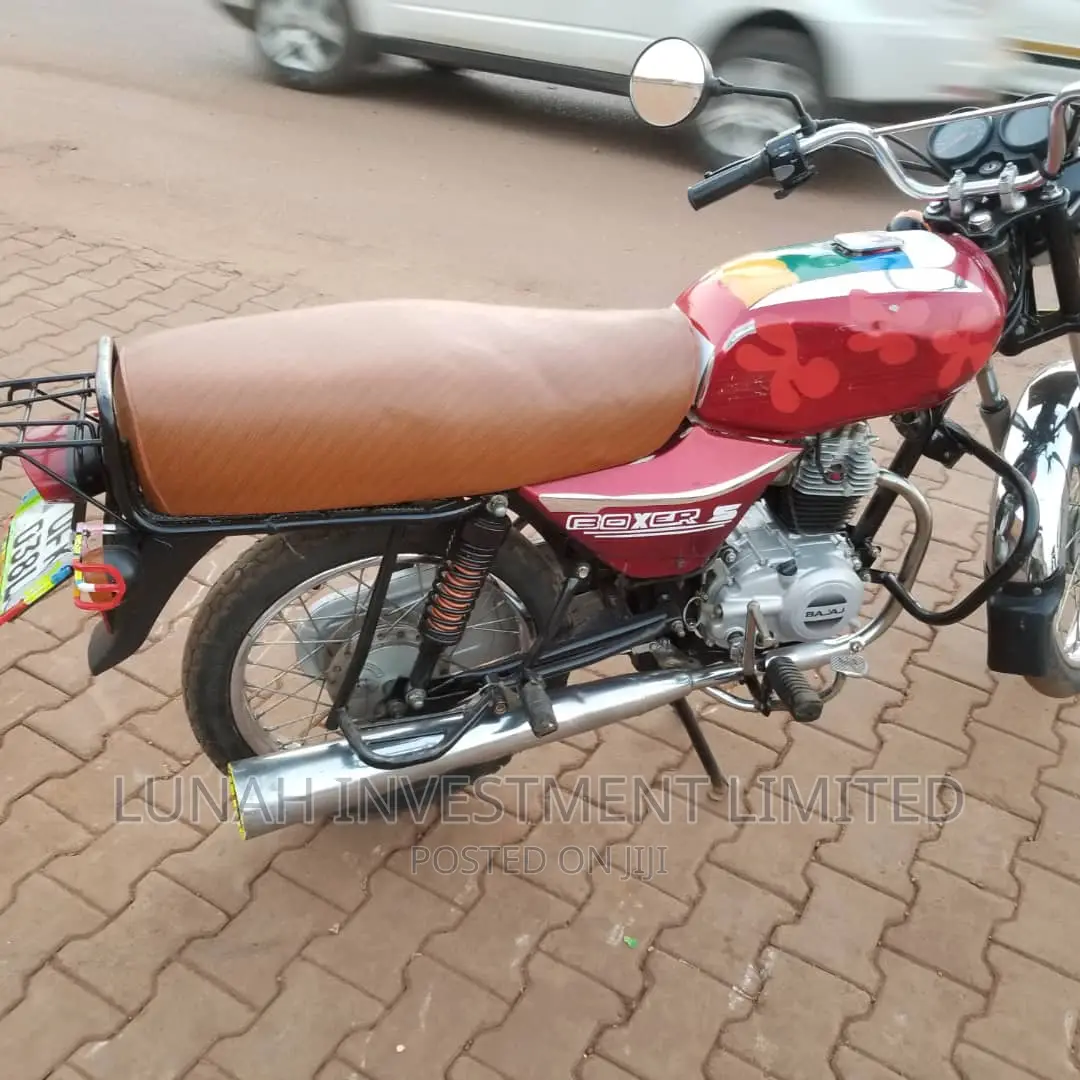Bajaj Avenger 200 2023 Red
