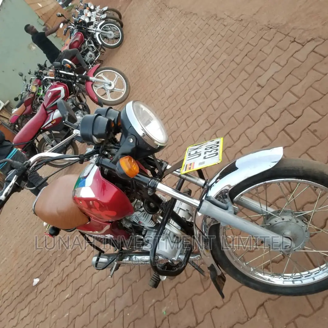 Bajaj Avenger 200 2023 Red