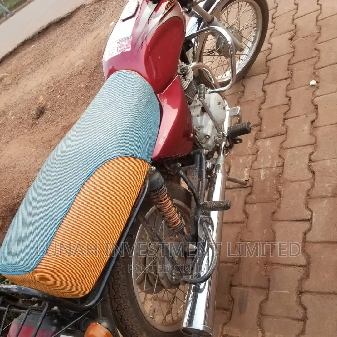 Bajaj Boxer 2022 Red