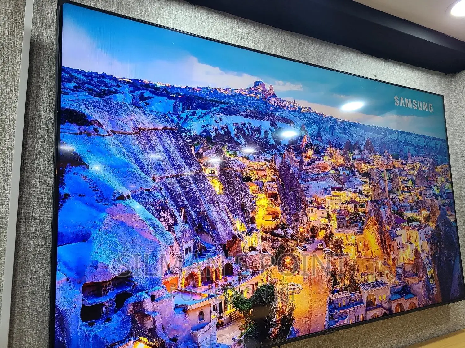Samsung 70" Tu7000 Crystal Uhd Smart TV