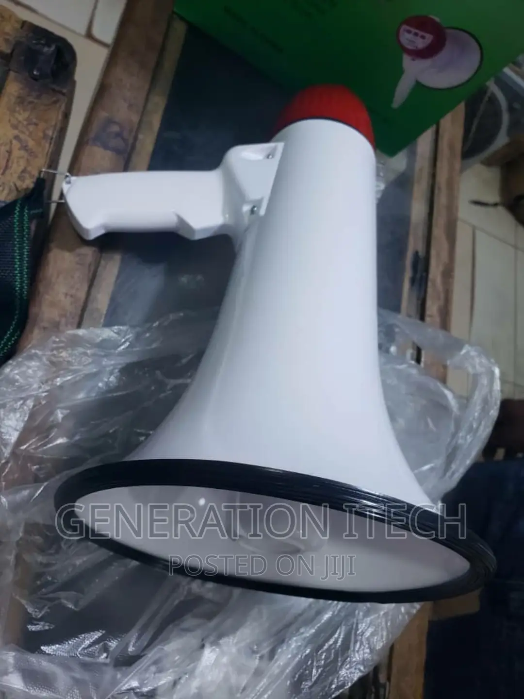 Megaphone CM-066 - Medium Size- Recording With Microphone
