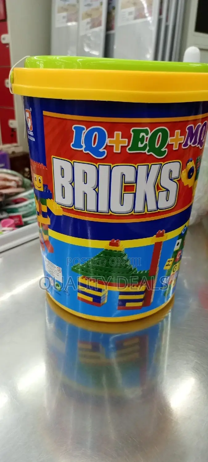 Kids Building Bricks