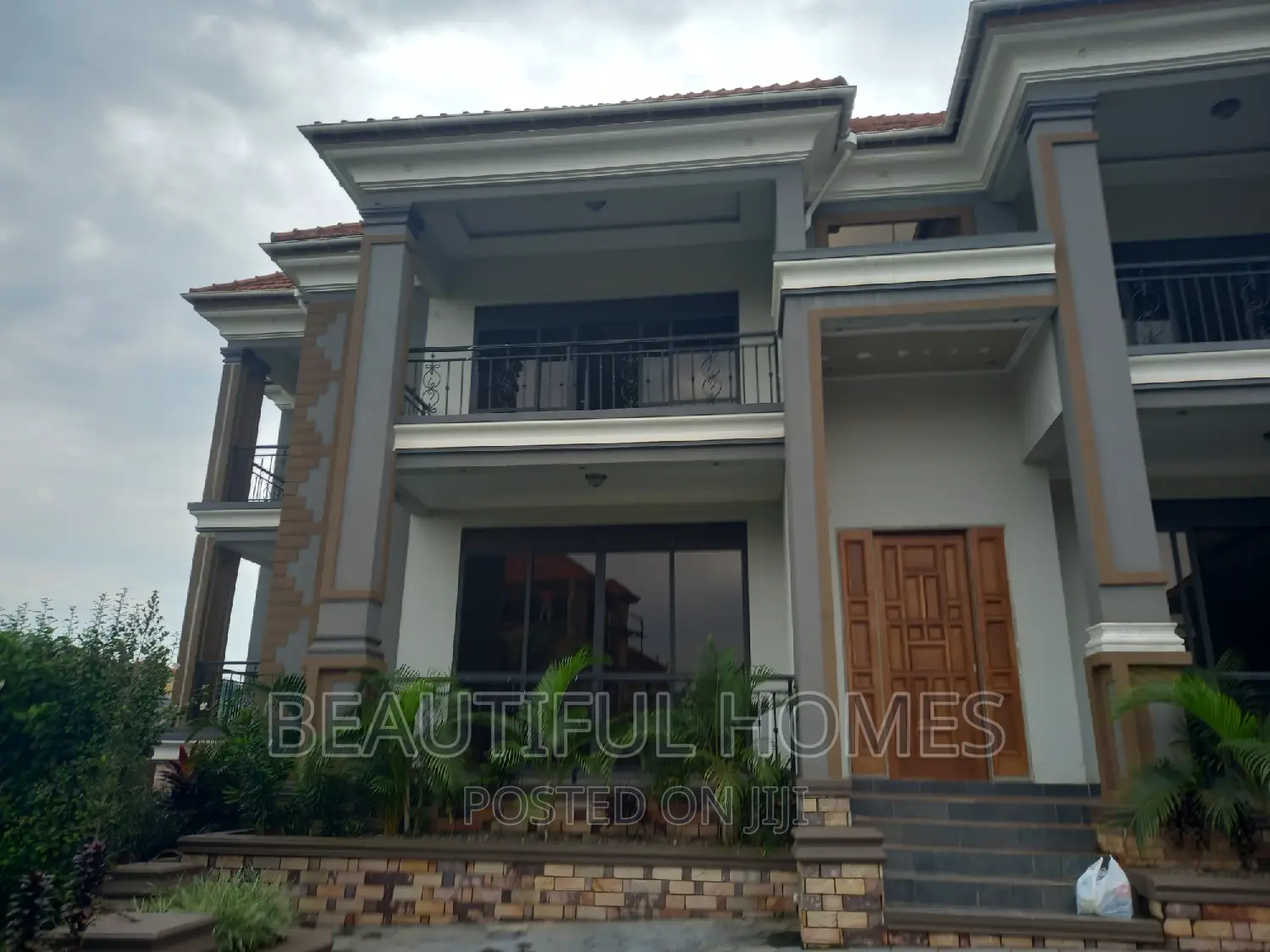 Furnished 6bdrm Mansion in Kisaasi Tarmack, Nakawa for sale