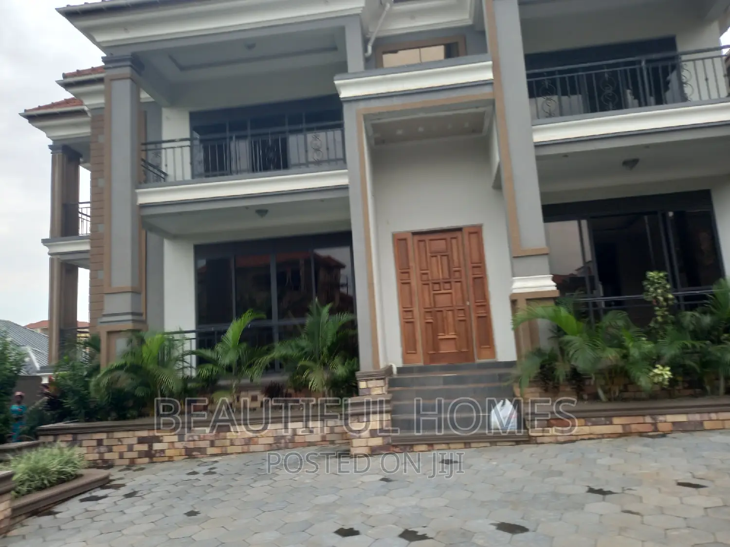 Furnished 6bdrm Mansion in Kisaasi Tarmack, Nakawa for sale