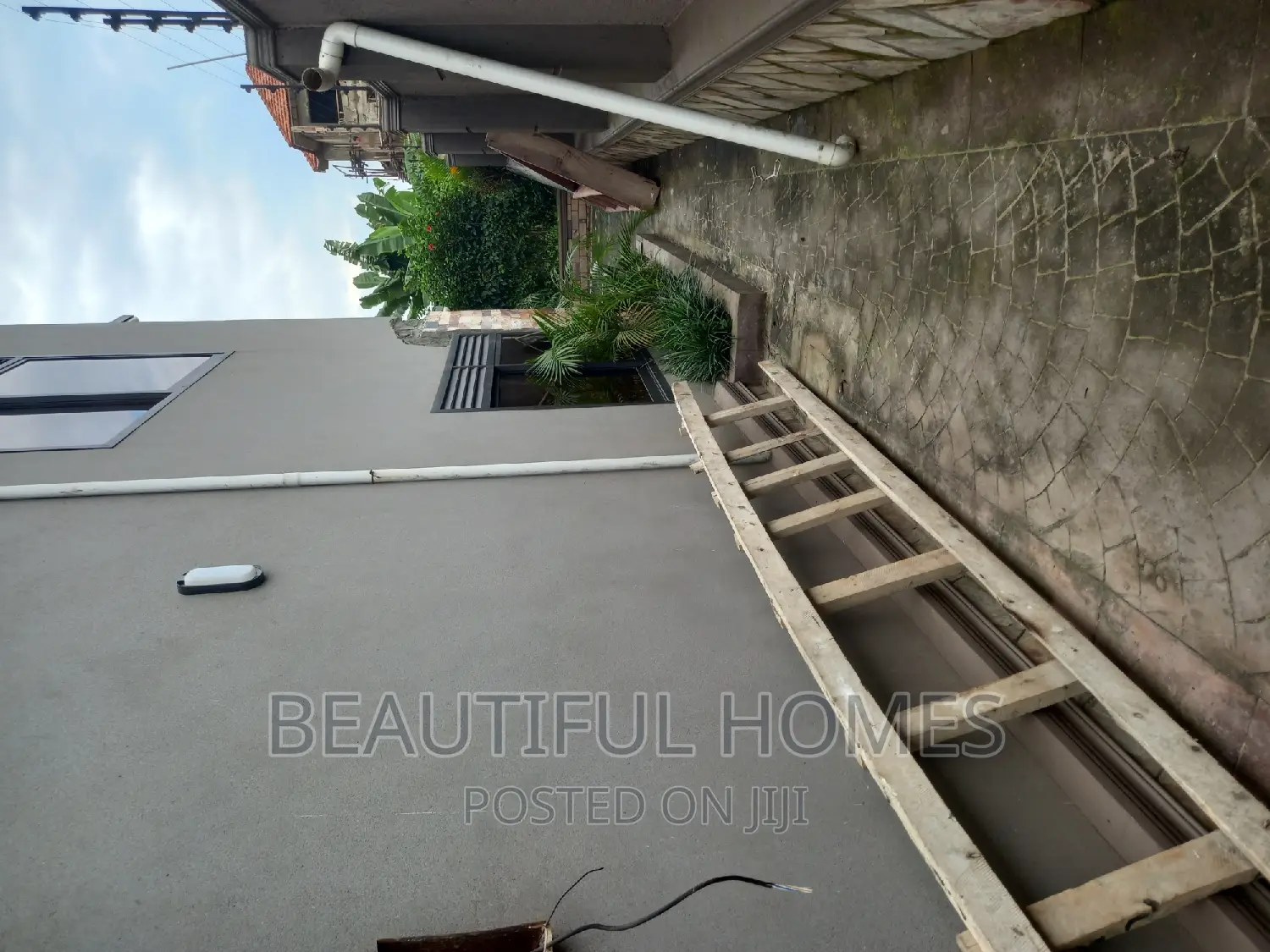 Furnished 6bdrm Duplex in Kisaasi Corporate, Nakawa for sale