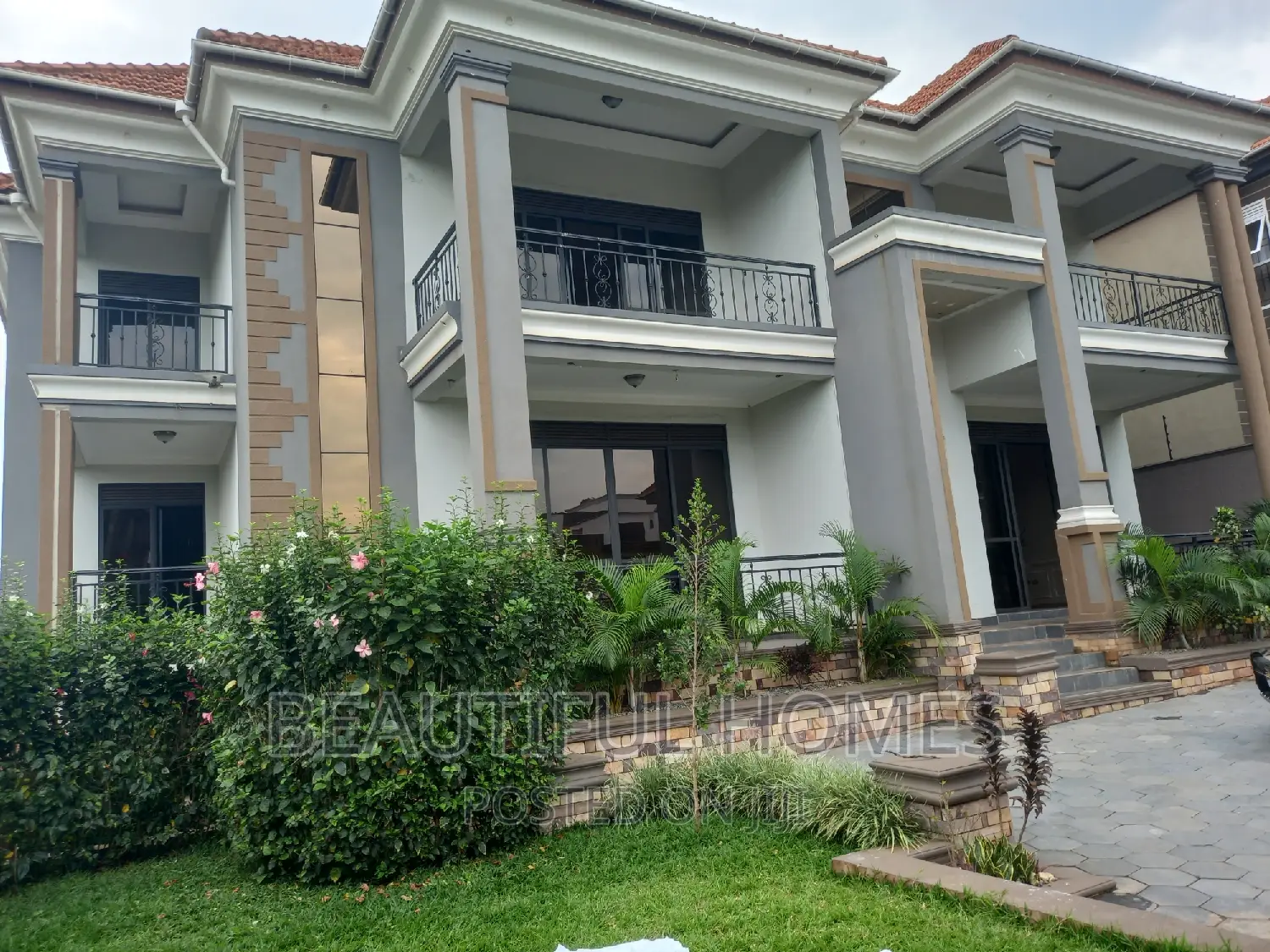 Furnished 6bdrm Duplex in Kisaasi Corporate, Nakawa for sale