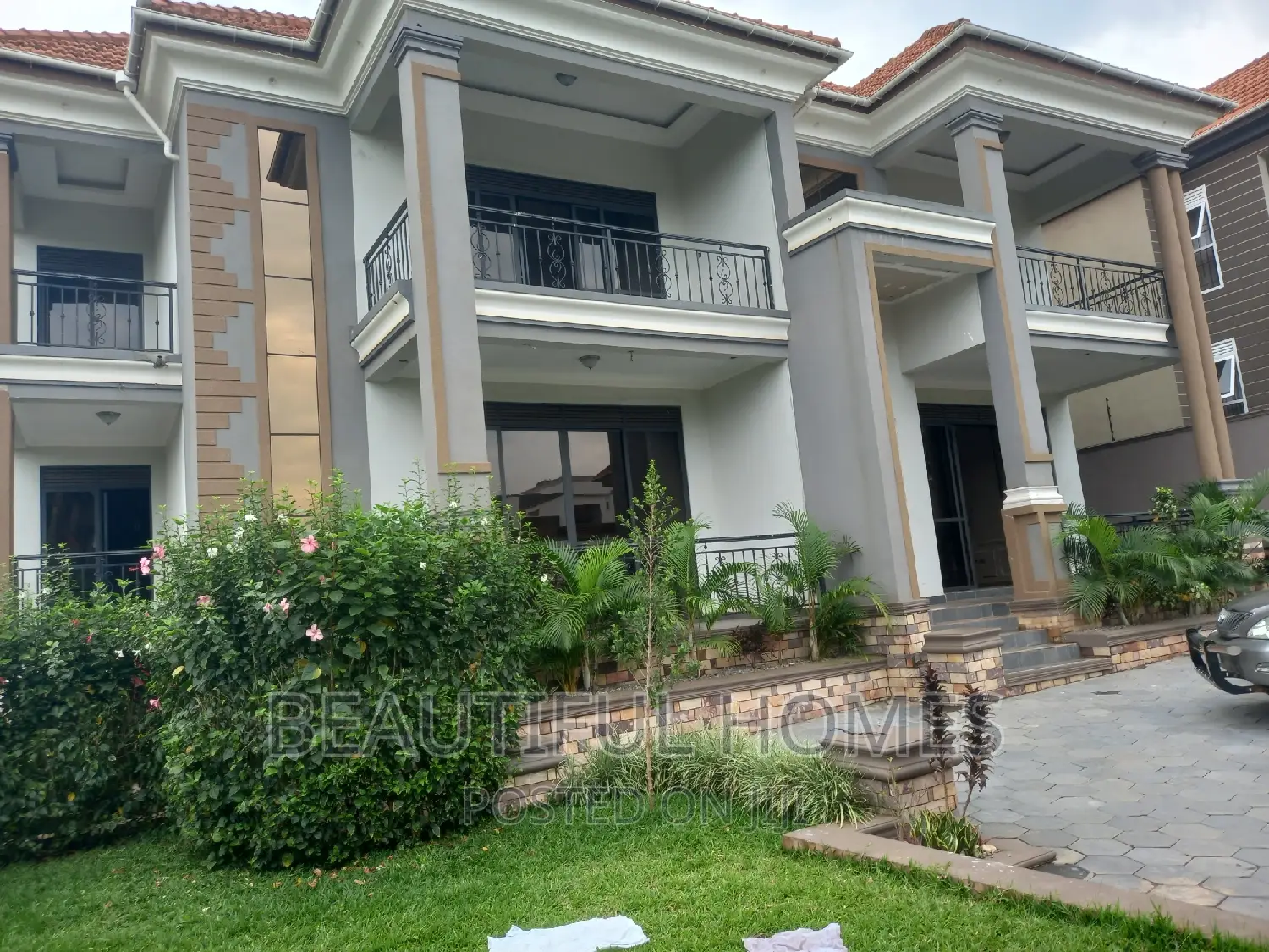 Furnished 6bdrm Duplex in Kisaasi Corporate, Nakawa for sale