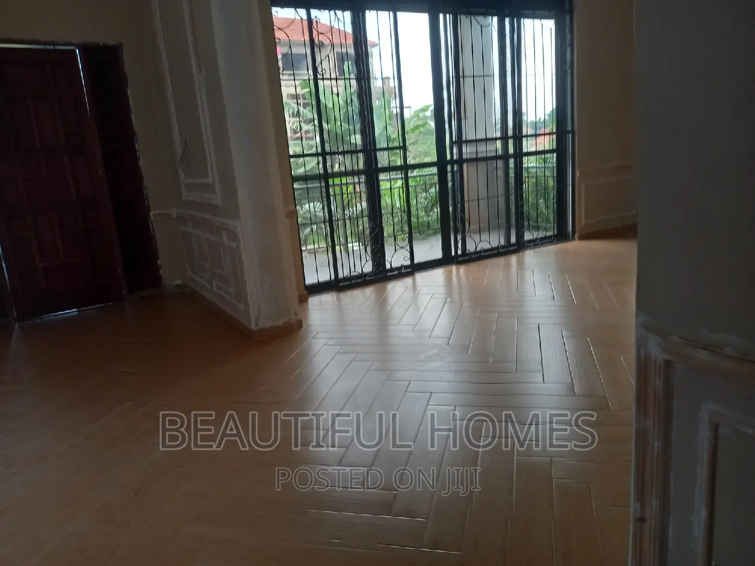 Furnished 6bdrm House in Kisaasi Tarmacked, Nakawa for sale