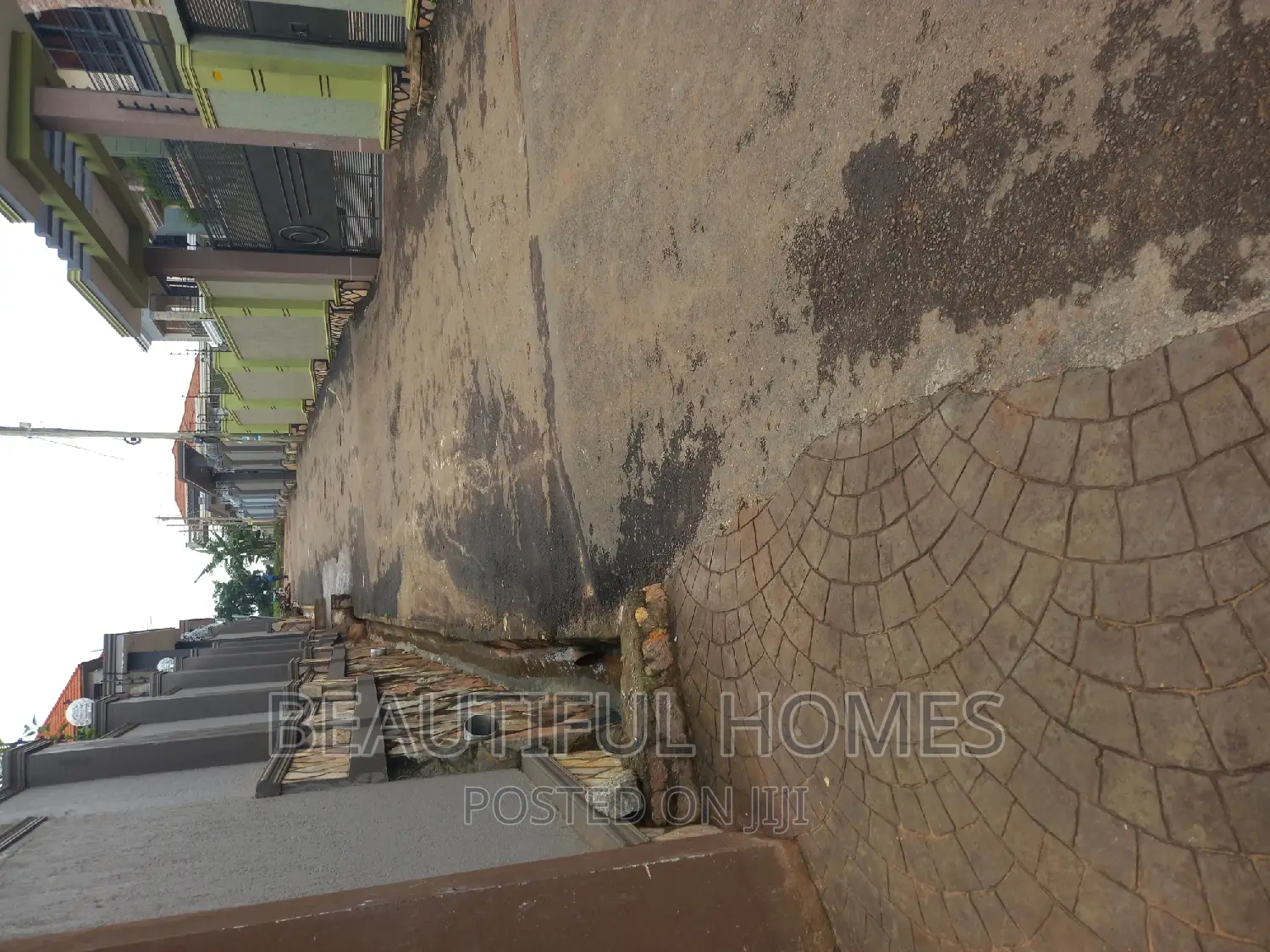Furnished 6bdrm House in Kisaasi Tarmacked, Nakawa for sale