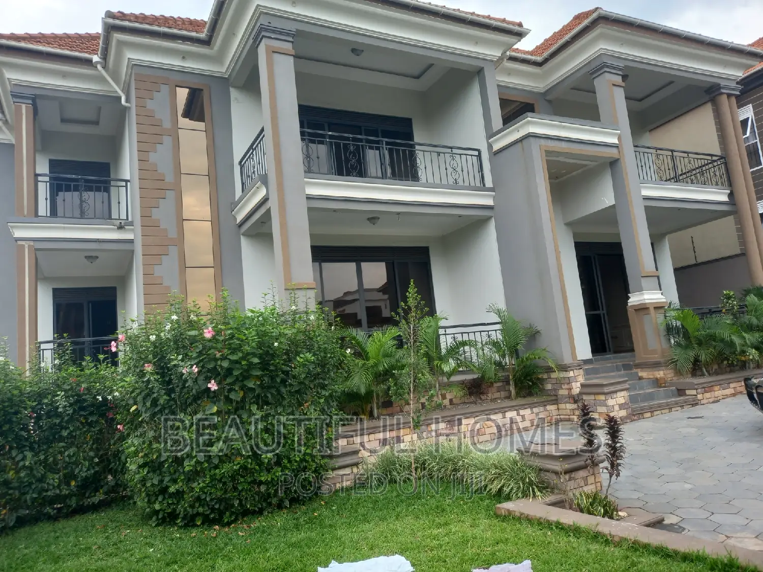 Furnished 6bdrm House in Kisaasi Tarmacked, Nakawa for sale