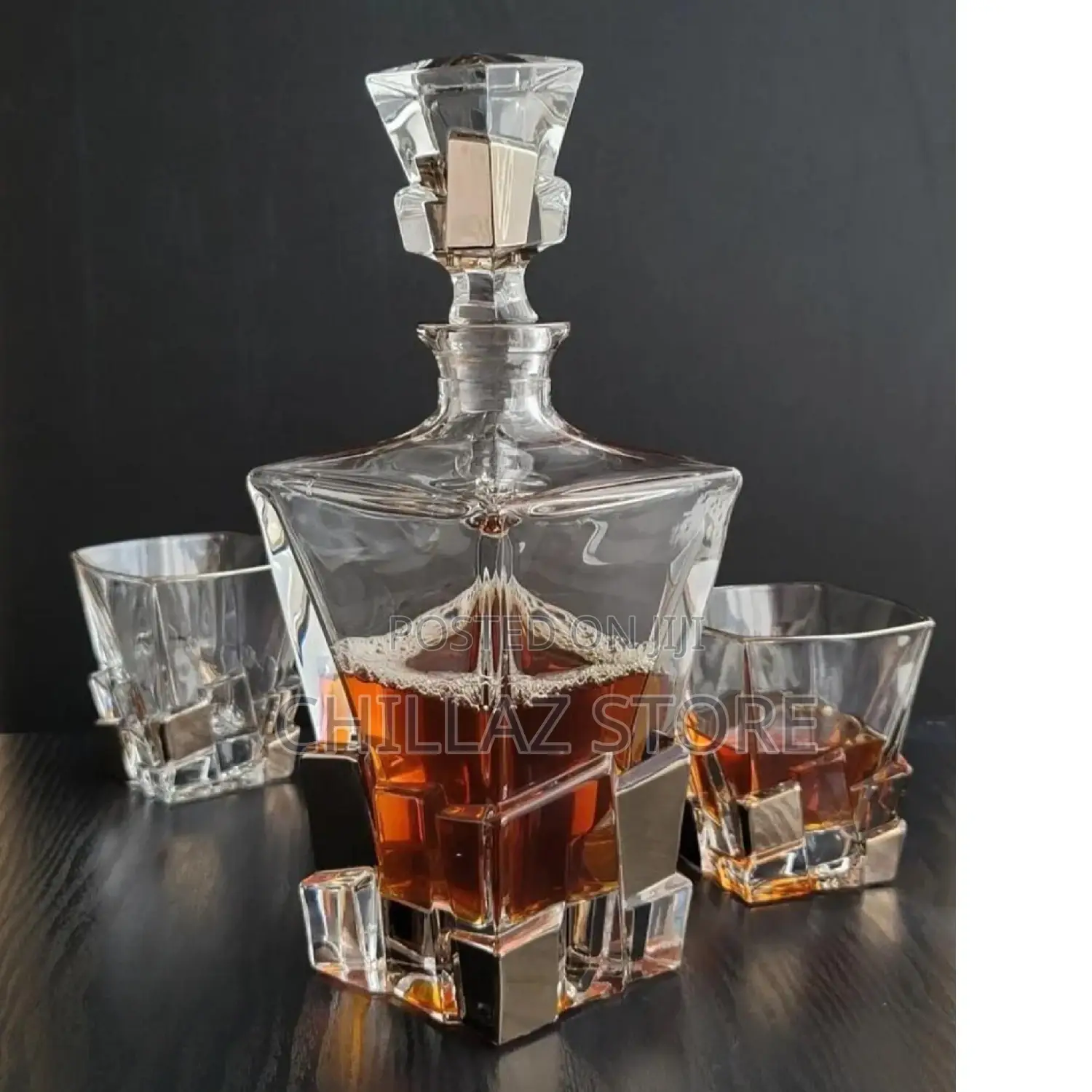 Whiskey Decanter With 4 Glasses.