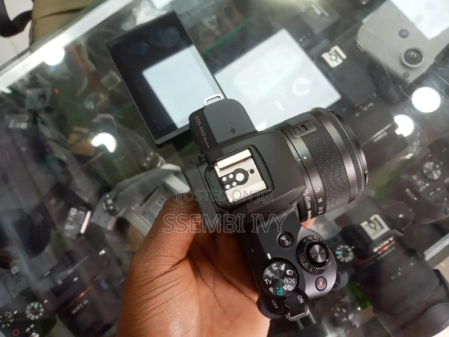 Canon Eos M50.