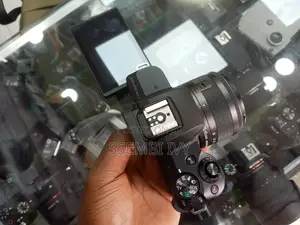 Canon Eos M50.