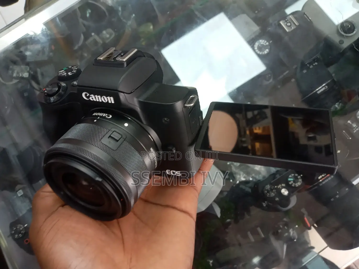 Canon Eos M50.