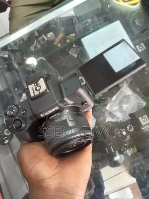 Canon Eos M50.