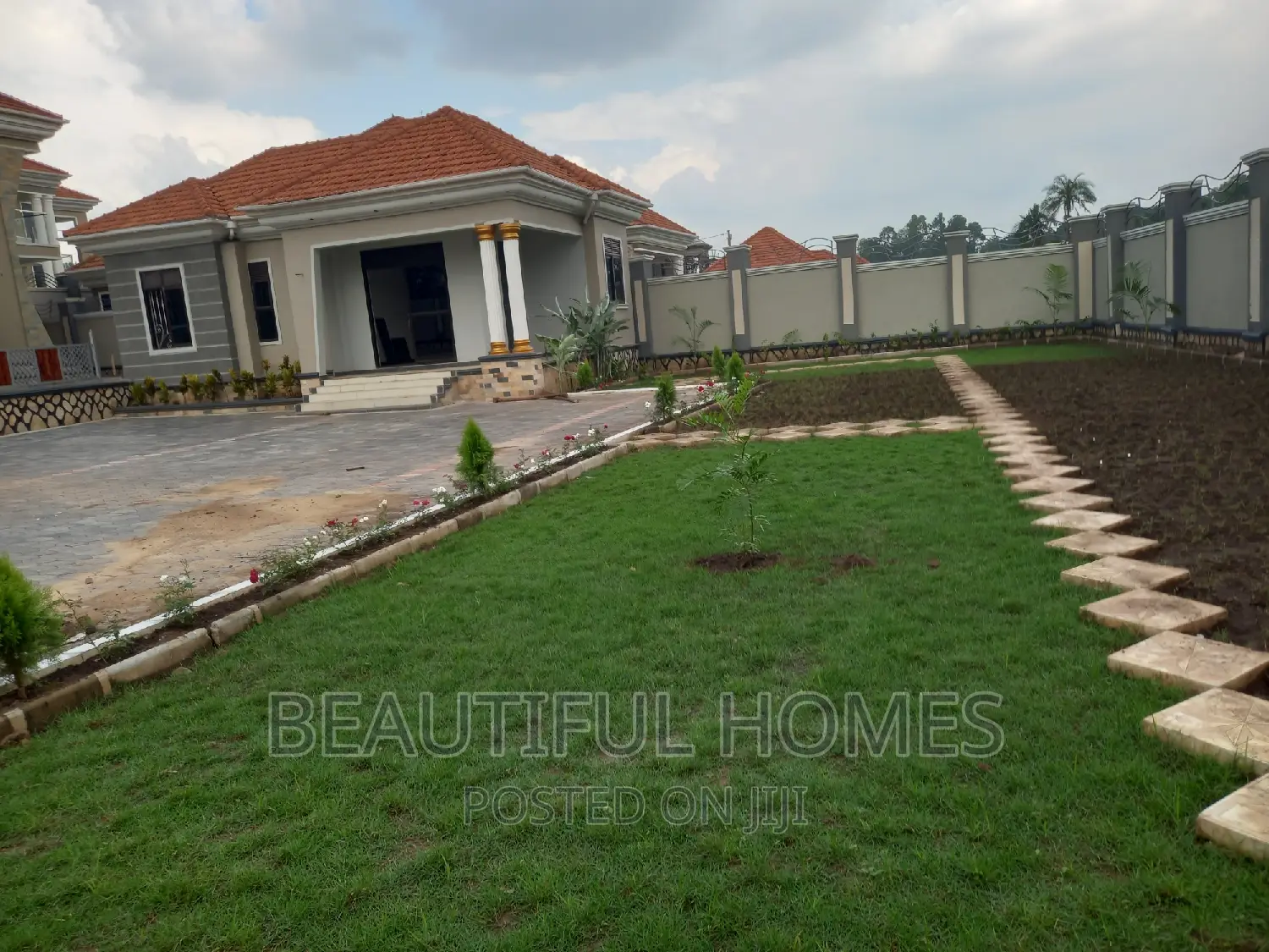 Furnished 6bdrm Mansion in Kira Mamerito Road for sale