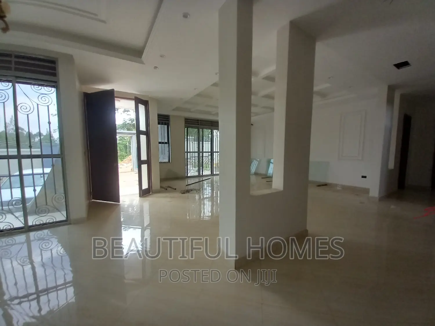 Furnished 6bdrm Duplex in Kira for sale