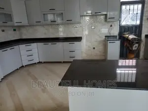 Furnished 6bdrm Duplex in Kira for sale