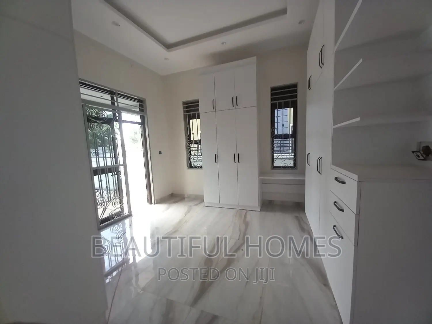 Furnished 6bdrm Duplex in Kira for sale