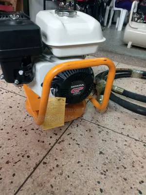 Concrete Vibrator Honda and Poker 45MM