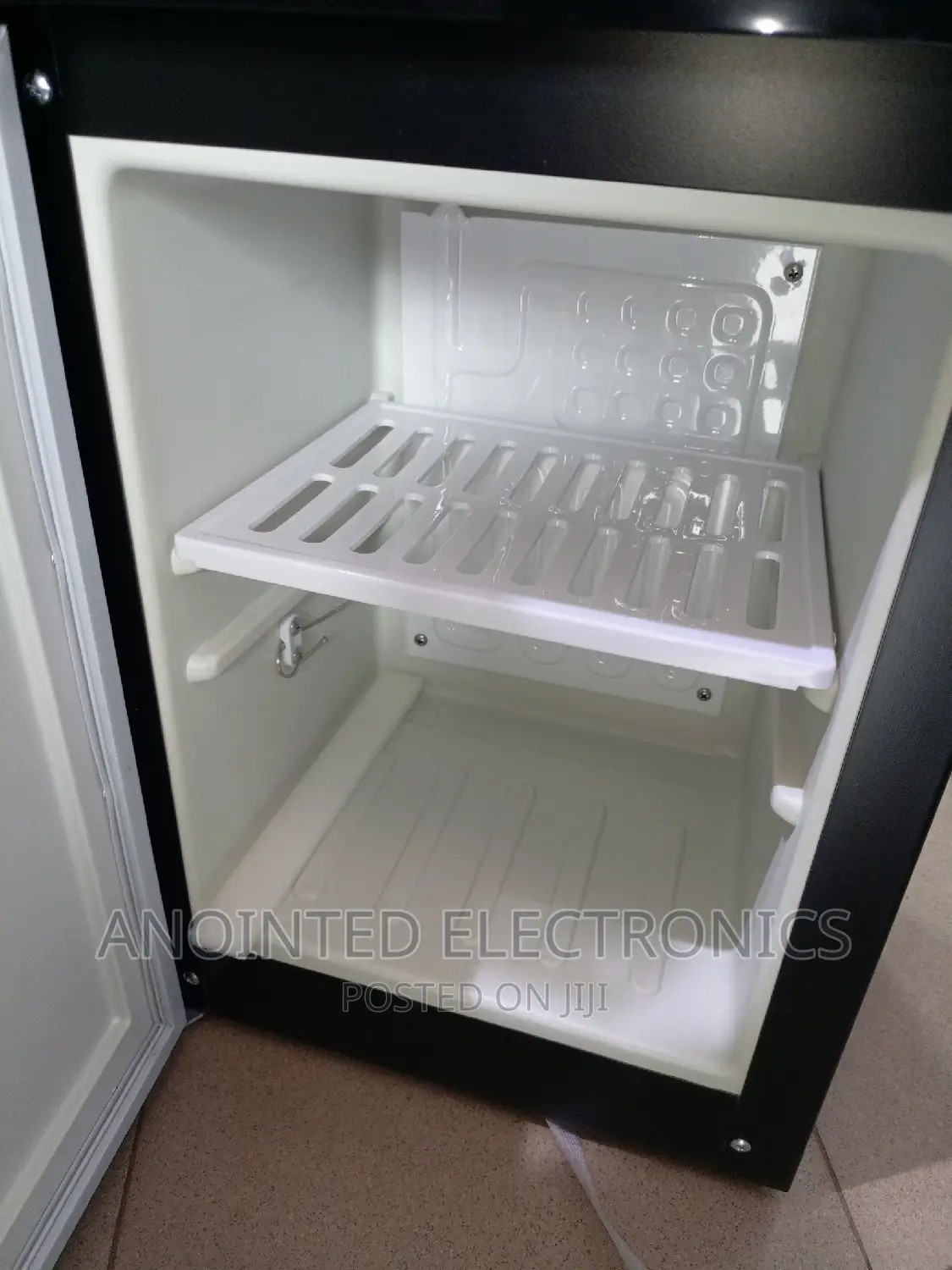 SPJ Water Dispenser With a Fridge