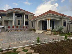 Furnished 6bdrm Duplex in Kira Mamerito Lane for sale