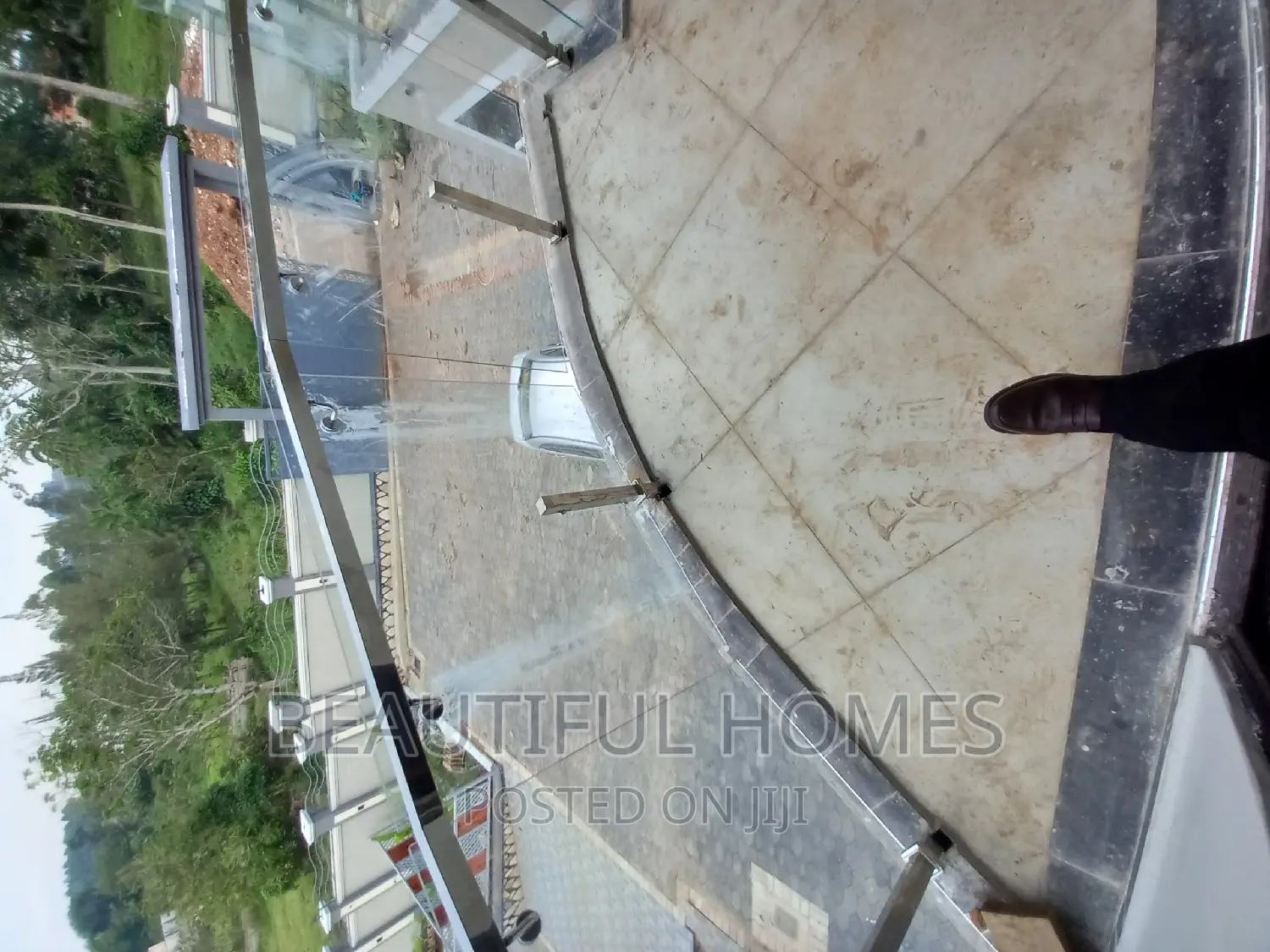 Furnished 6bdrm Duplex in Kira Mamerito Lane for sale