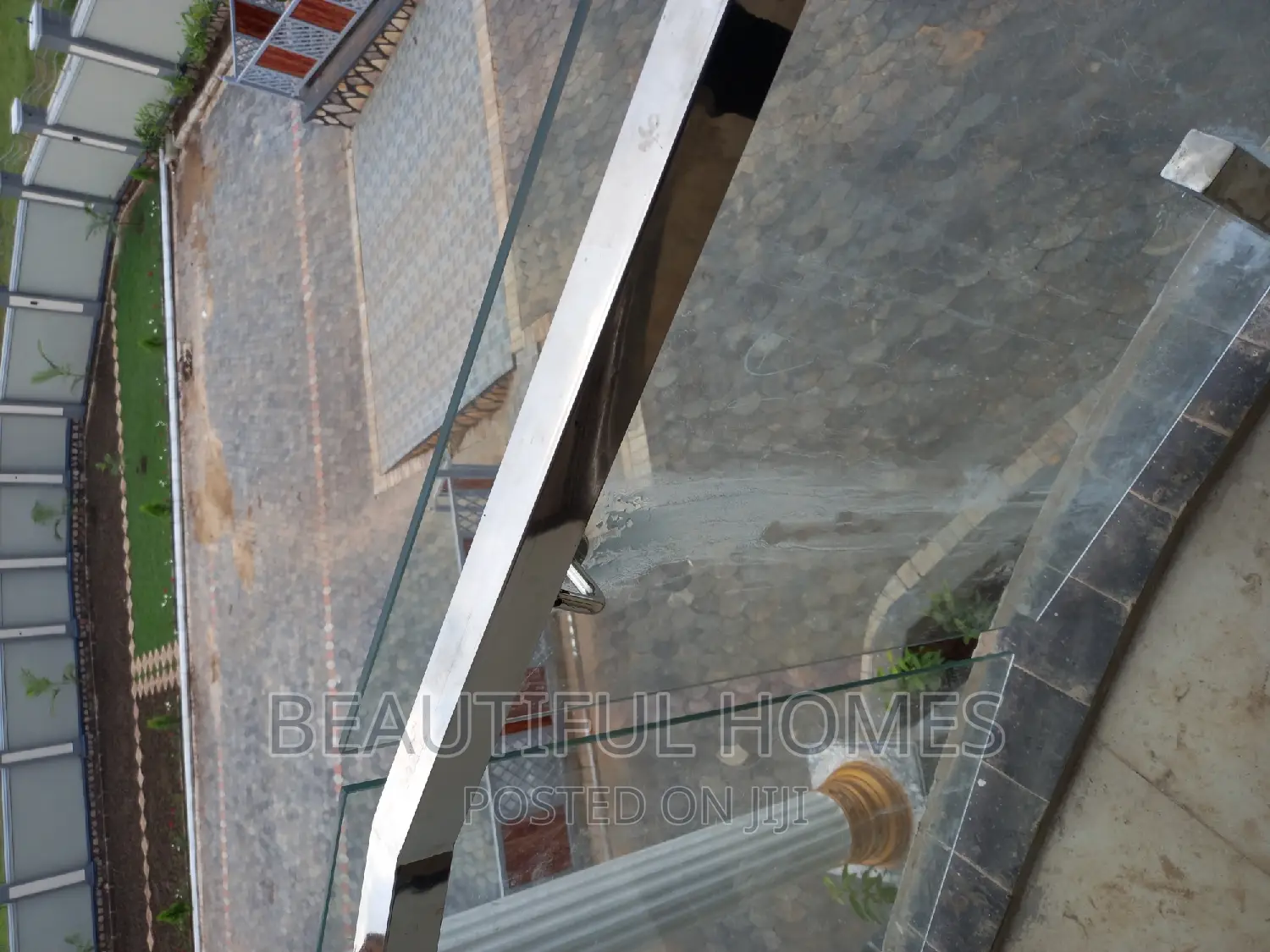 Furnished 6bdrm Duplex in Kira Mamerito Lane for sale