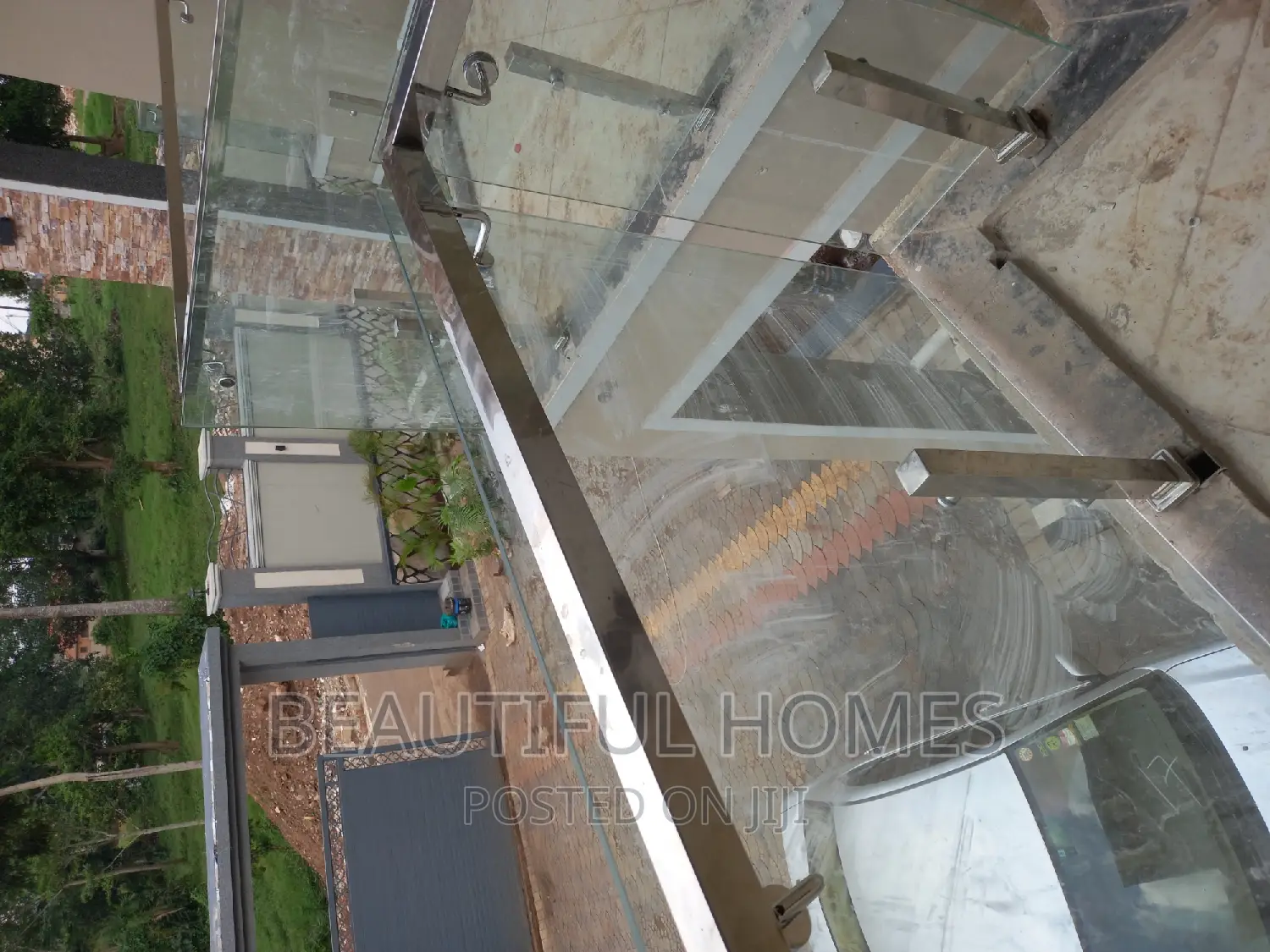 Furnished 6bdrm Mansion in Kira for sale