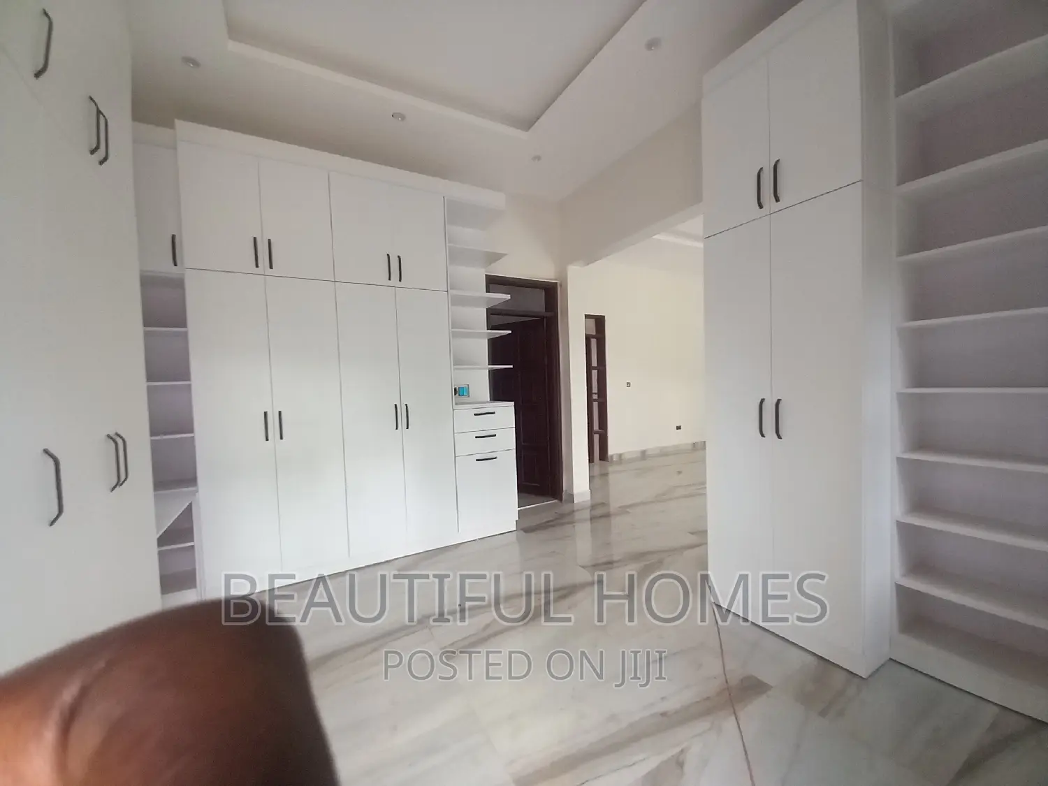 Furnished 6bdrm Mansion in Kira for sale