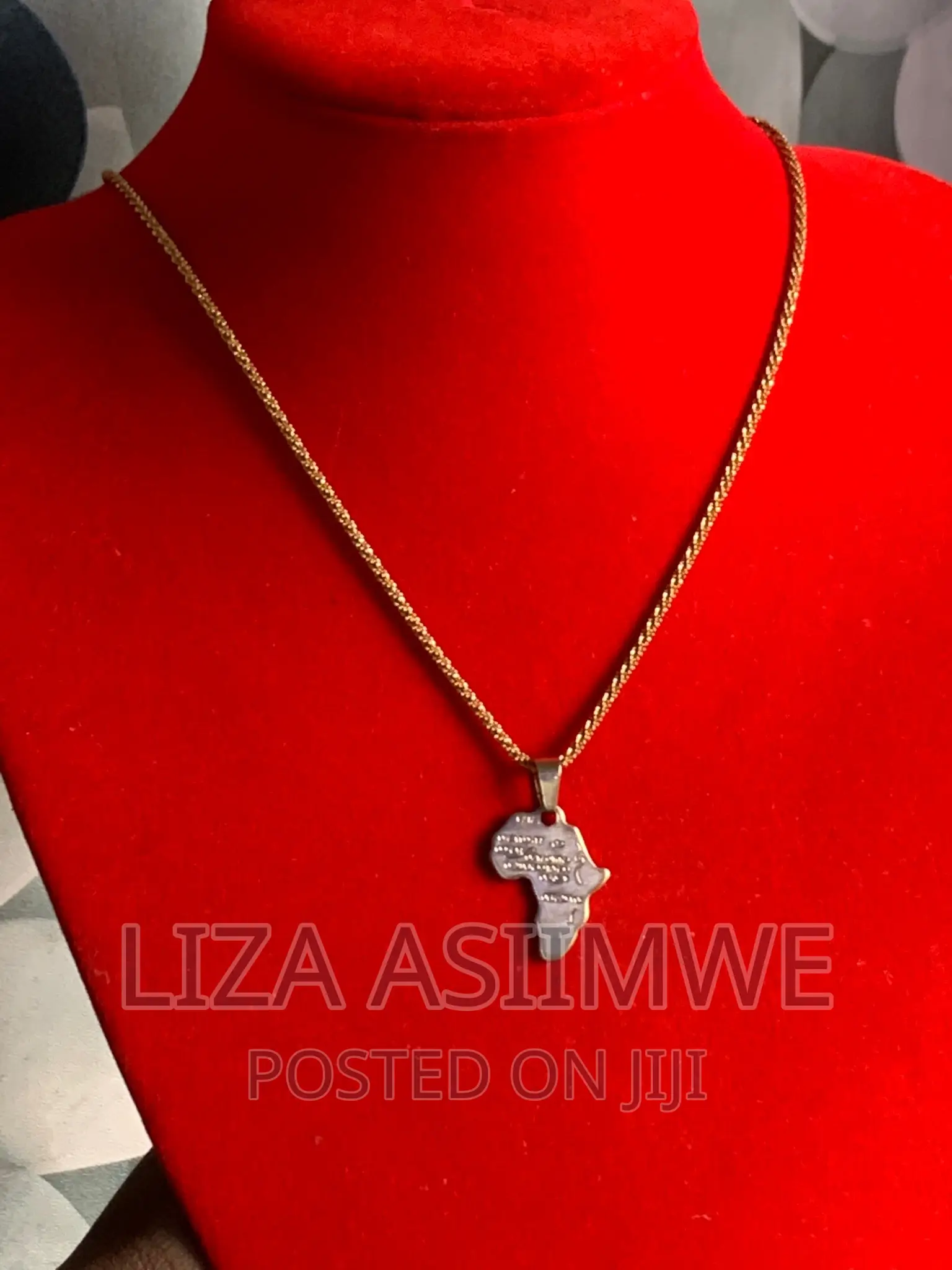 Simple Unisex Necklaces With an African Pendant