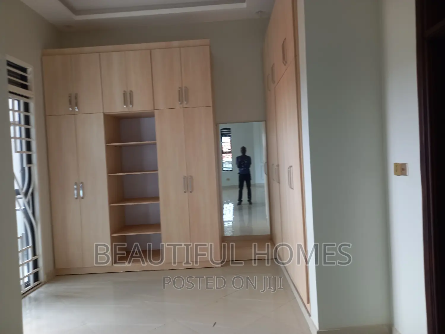 Furnished 6bdrm House in Kira Diplomat for sale