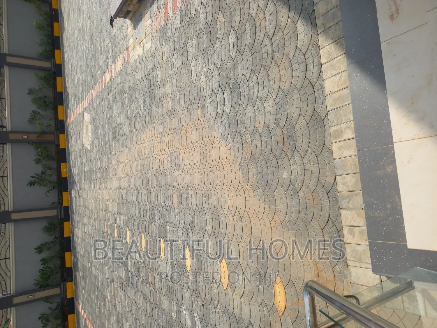 Furnished 6bdrm Duplex in Kira for sale