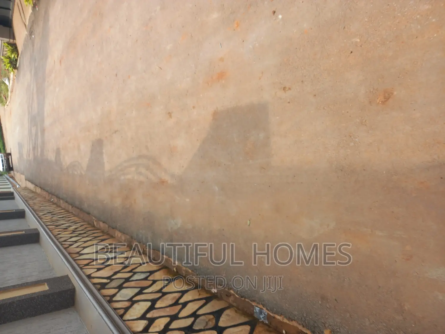 Furnished 6bdrm Duplex in Kira for sale