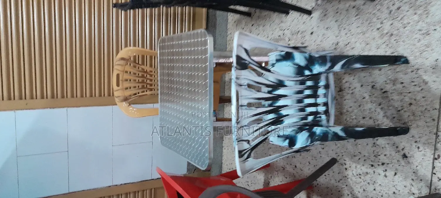 An Portable Dining Table