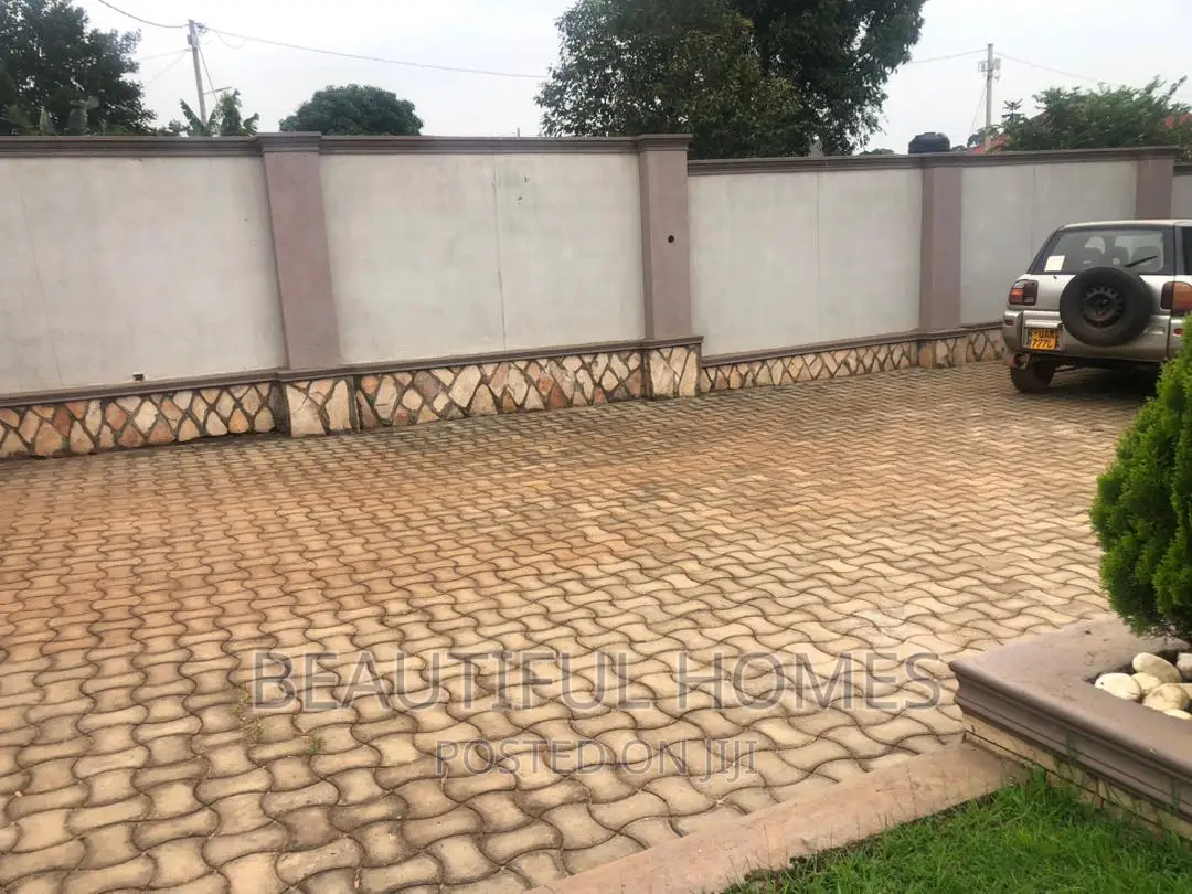 Furnished 4bdrm Bungalow in Kira for sale