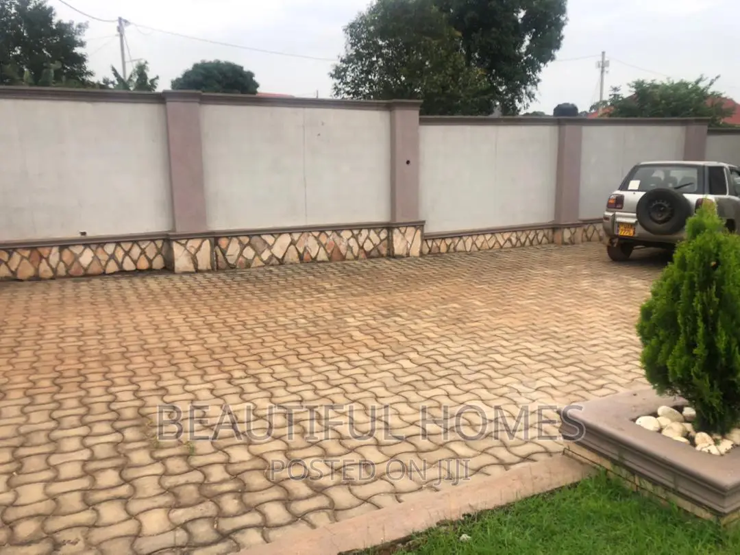 Furnished 4bdrm Bungalow in Kira for sale