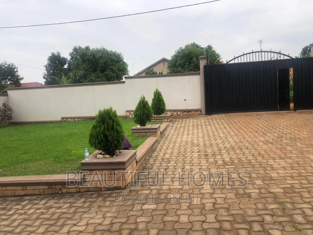 Furnished 4bdrm Bungalow in Kira for sale