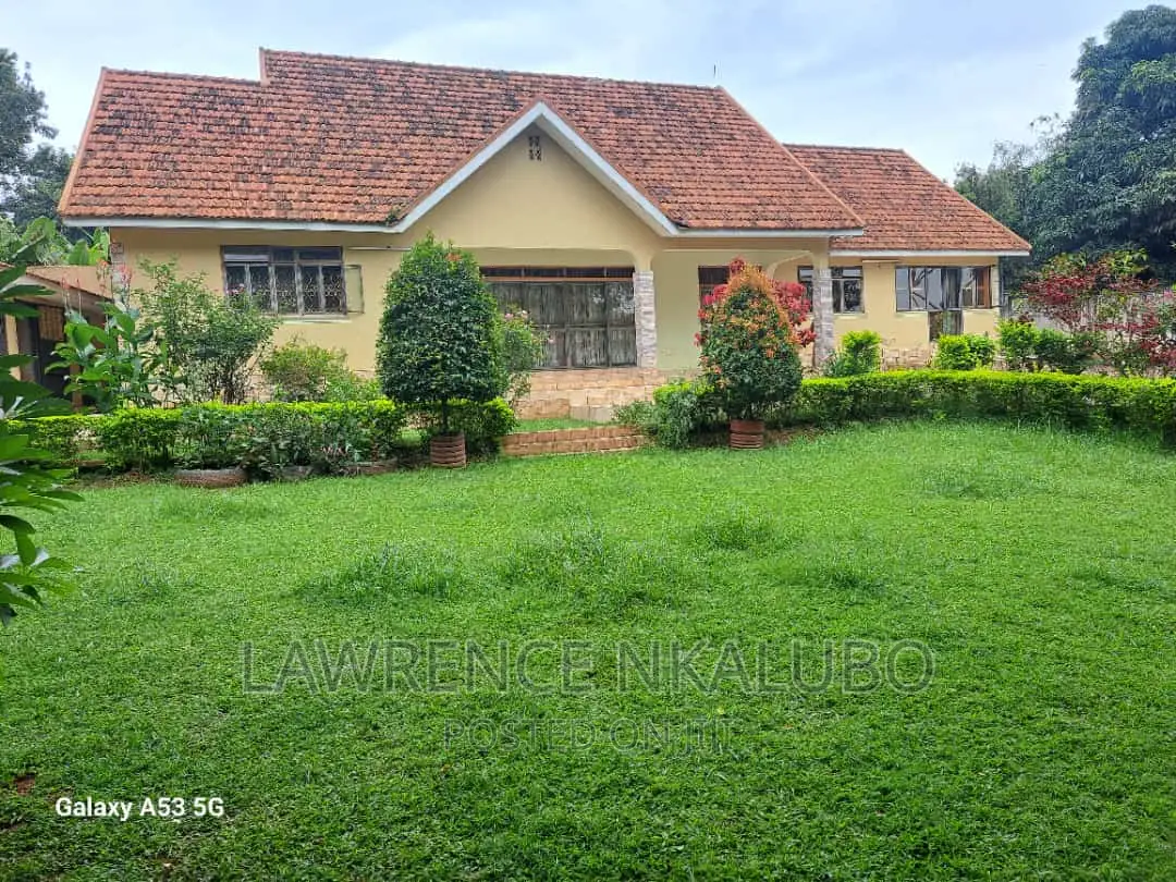 4bdrm Bungalow in BukotoKampala, Central Division for sale in Central