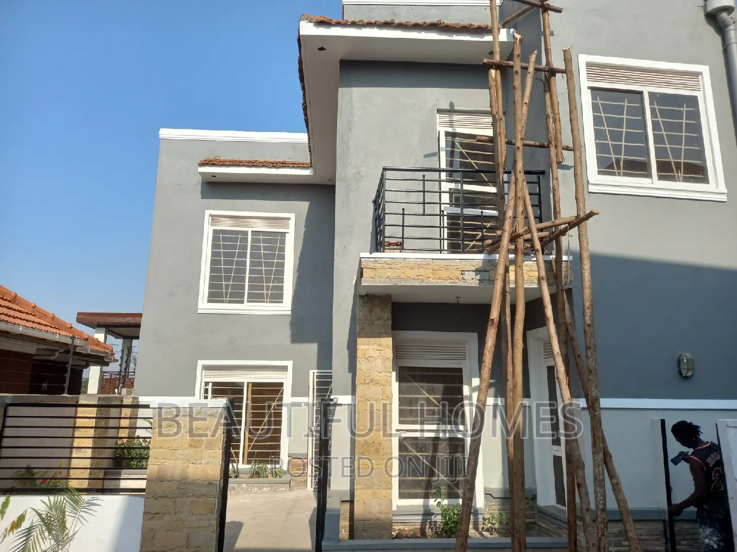 Furnished 4bdrm Duplex in Kira Mamerito Road for sale